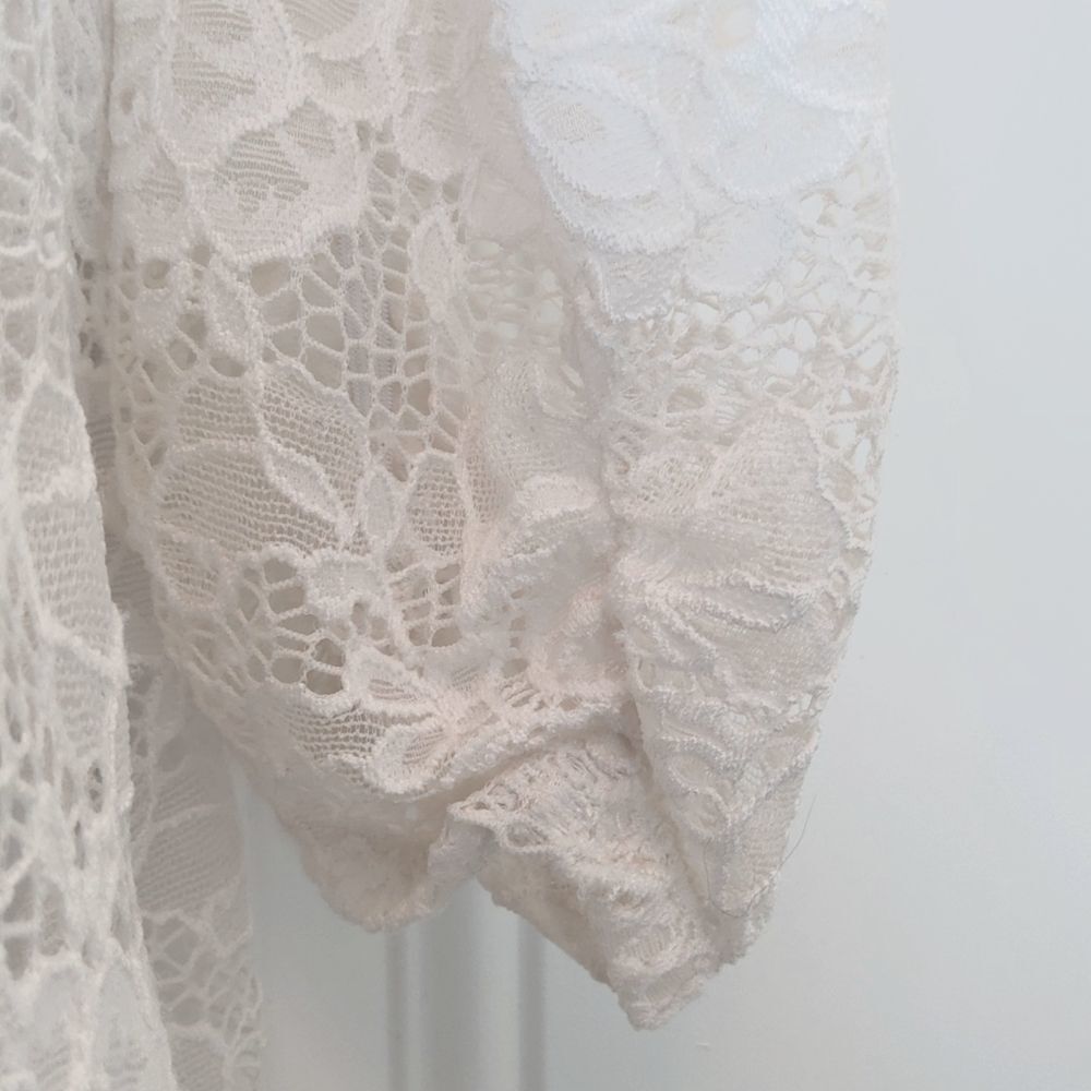 New Directions off-white fully lined lace 3/4 sleeve with ruching tunic - Picture 5 of 10